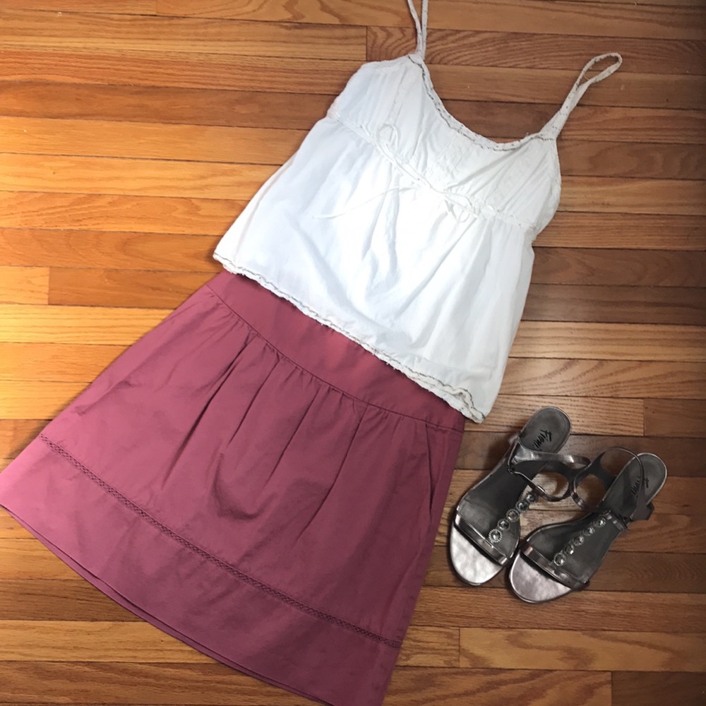 Loft Mauve Mini Skirt Eyelet Trim and Pockets! Size 4 cotton